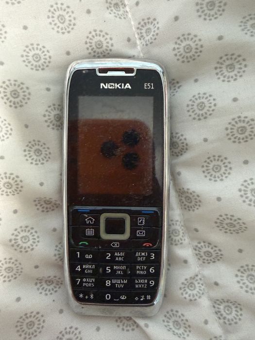 Продавам лот от стари телефони