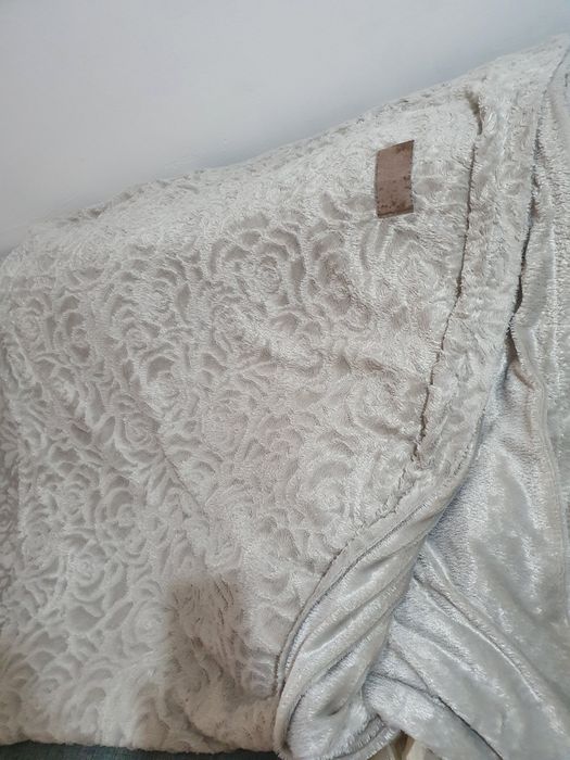 Три одеала-покрывала, шторы, тюль