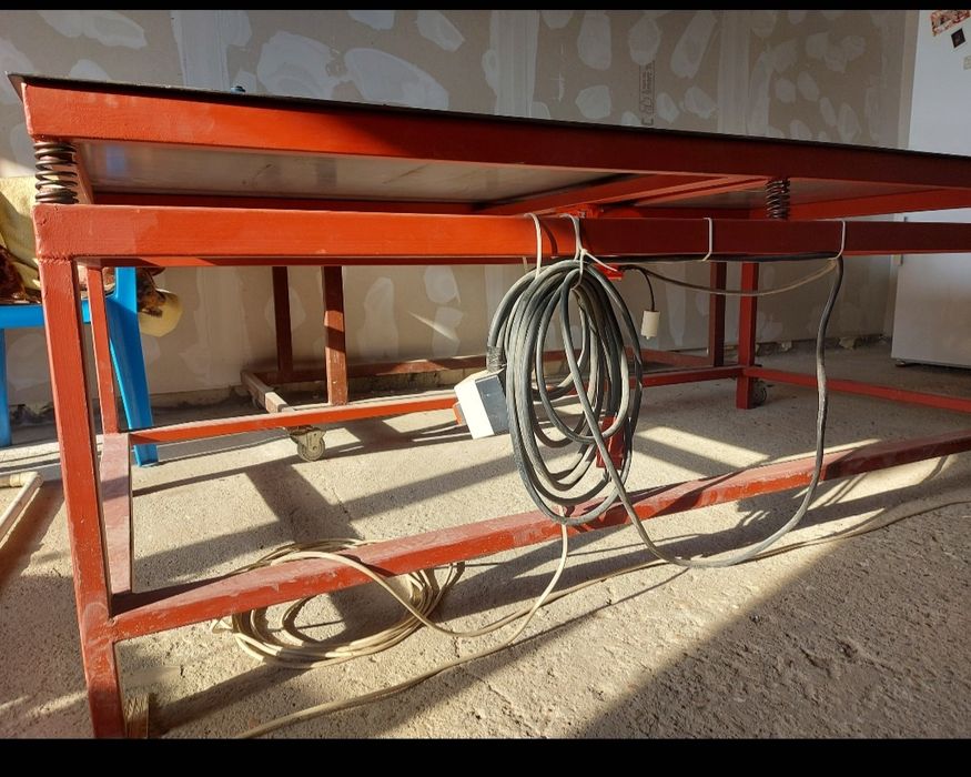 Masa de vibrat placi de gard