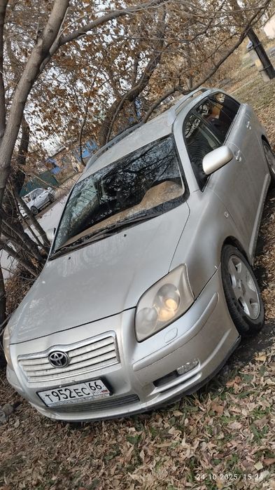 Тайота Авенсис 2005 года