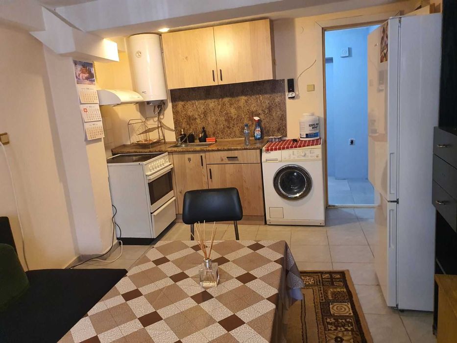 Дава се под наем Двустаен апартамент в Пловдив, Център - 45 кв.м за 255 € - Снимка #1