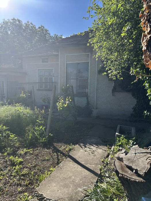 Продава се къща в град Летница