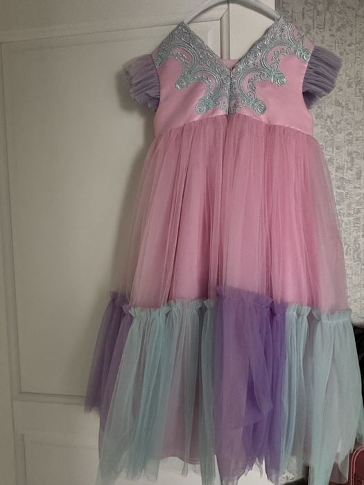 Нарядное платье на девочку