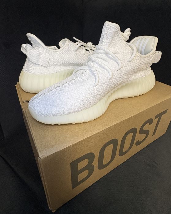 Adidasi Yeezy boost