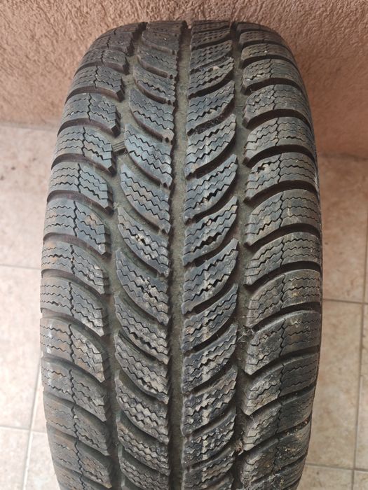 Vând 2 cauciucuri de iarnă 205 55 16 debica frigo 2 și viking fourtec
