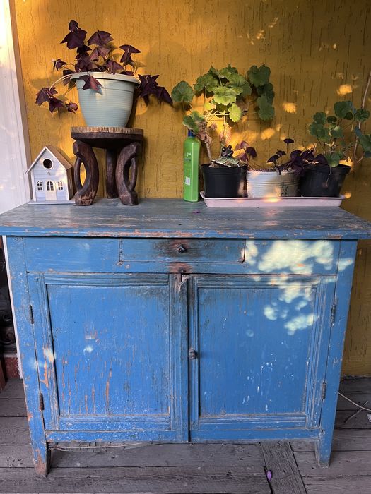 Деревянная тумба для сада