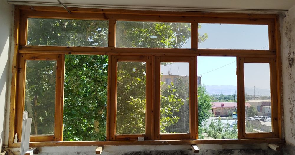 Deraza rom. Yogʻochdan