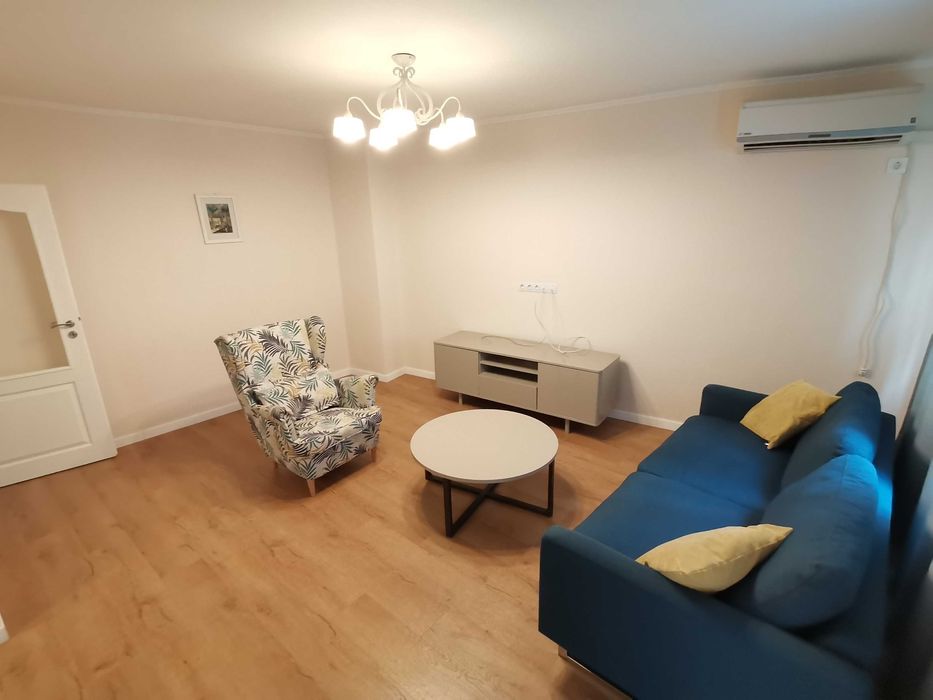 Дава се под наем Тристаен апартамент в Бургас, Възраждане - 100 кв.м за 561 € - Снимка #1