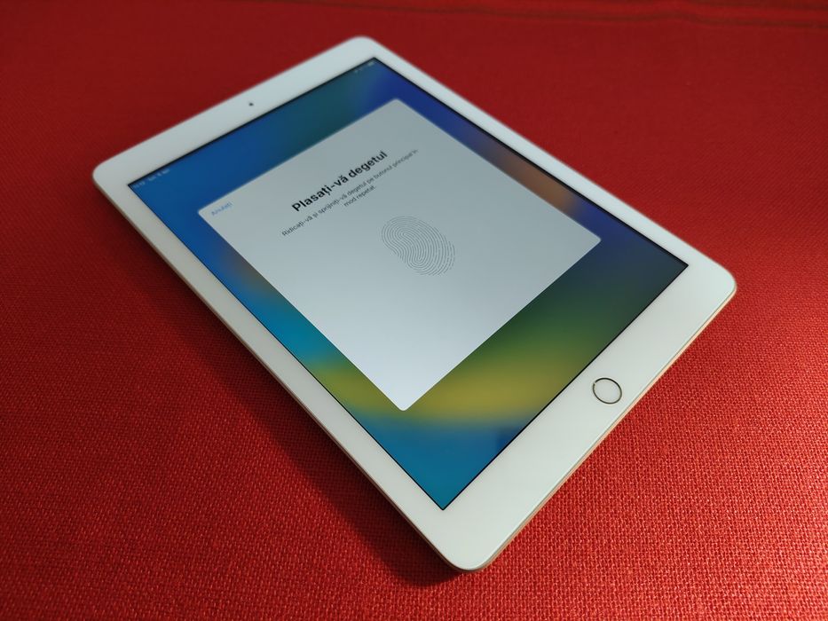 SUPEROFERTĂ! iPad 5 Wi-Fi 32 GB | Gold Edition