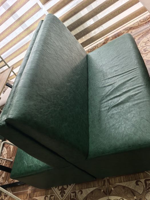 Продам диваны и столы для кафе