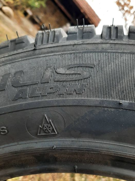 Продавам 2 броя зимни гуми Michelin Agilis Alpin в отлично състояние.