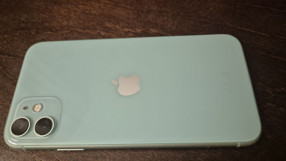 Смартфон IPhone 11 почти новый
