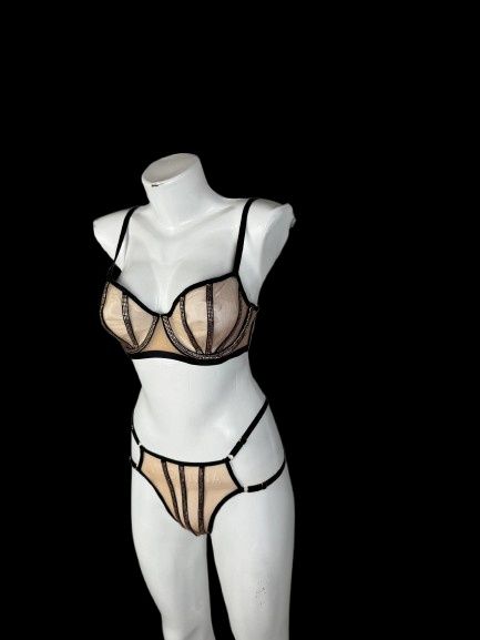 Ayollar ichki kiyimi  Toshli komplekt, zamonaviy va nafis