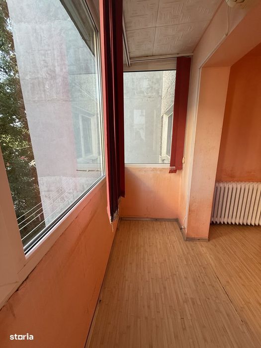Apartament 3 camere, etaj 2, semidecomandat - Piata Doina