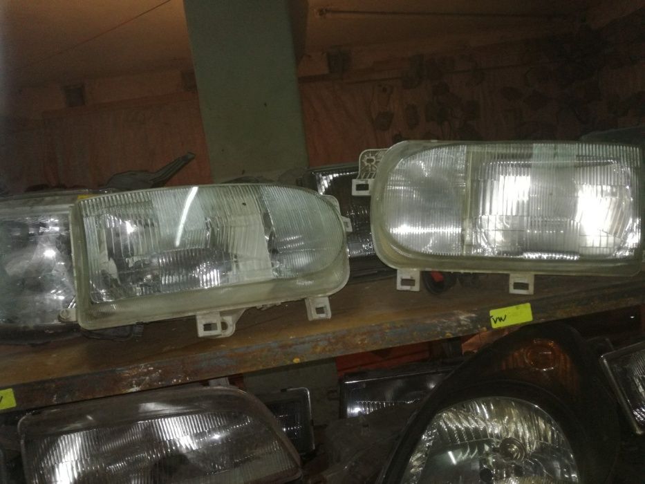 Фар за Нисан Серена