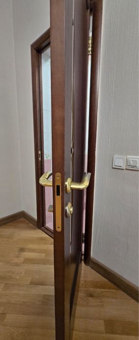 Двери деревянные межкомнатные