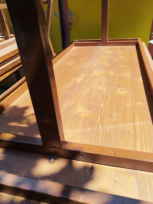 Маси с пейки от масивна дървесина