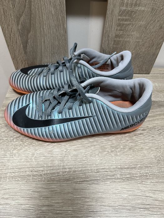 Crampoane Nike marimea 37,5