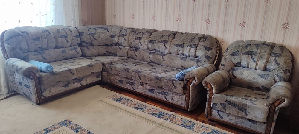 Продам диван трансформер и кресло.