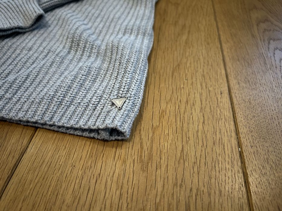 Дамски пуловер GUESS