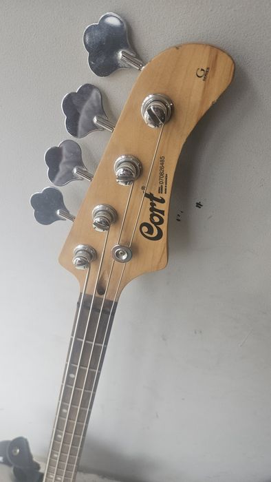 Електрическа бас китара