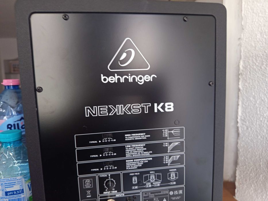 Продавам мониторни колони Berringer Nexxt8