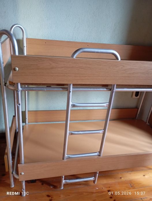 Продавам двуетажно  детско легло