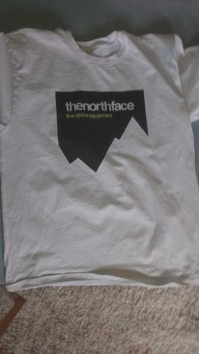 Продавам тениски "The Nord Face"