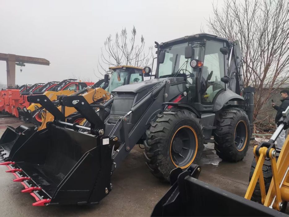 Экскаватор-погрузчик