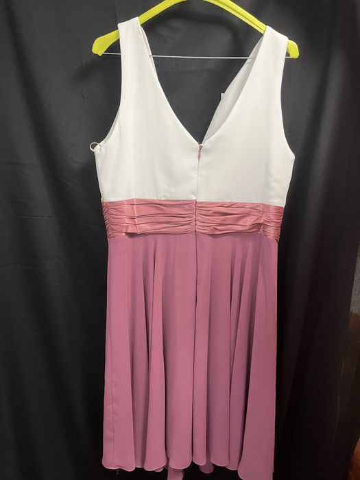 Rochie elegantă bicoloră alb-roz cu aplicație florală