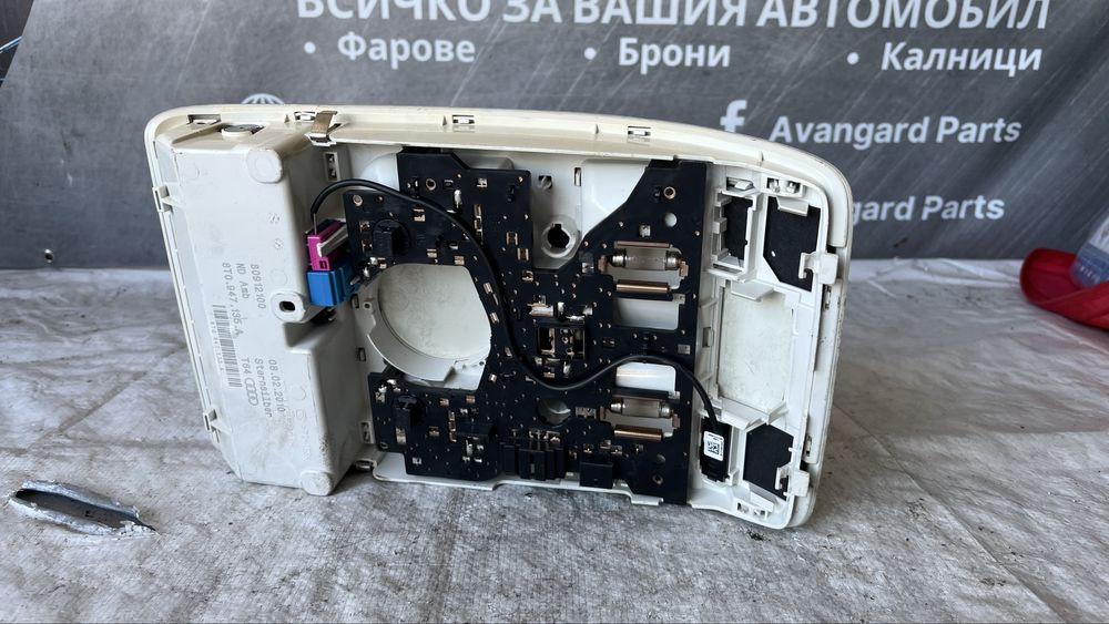 Плафон Audi A4 B8