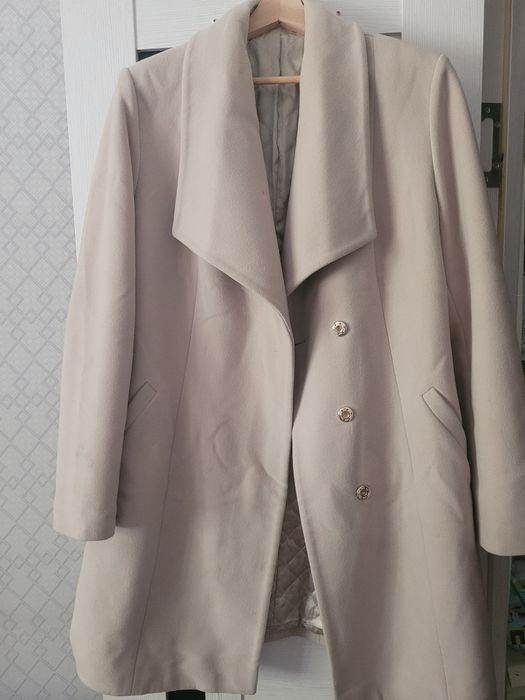 Продам женскую куртку 2000 тг