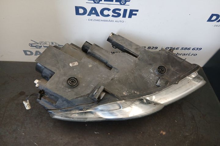 Far stanga 3C0941005AD 3C0941005AD Volkswagen VW Passat B6