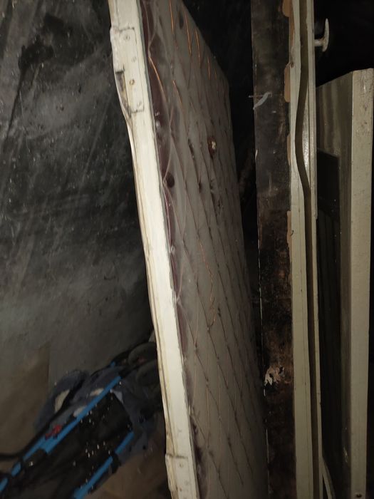 Продам входную дверь.