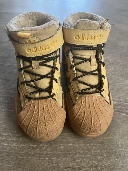 Продам детские ботинки adidas