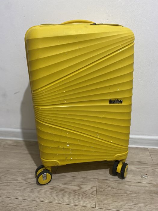 Продам чемодан маленький