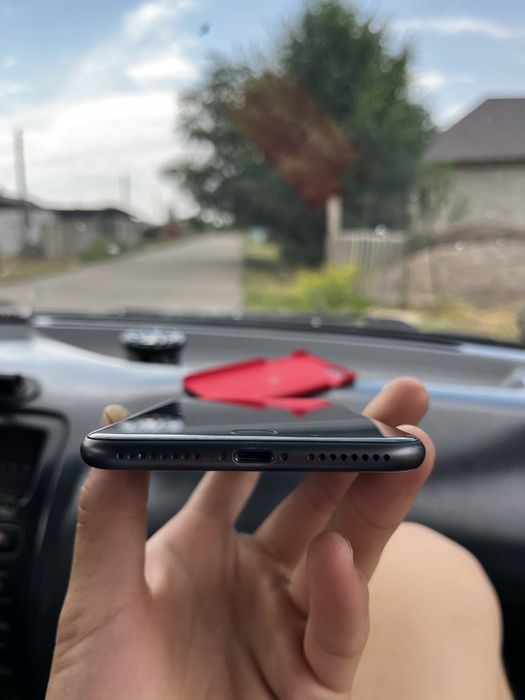 iPhone 8 Plus (64GB) Black
