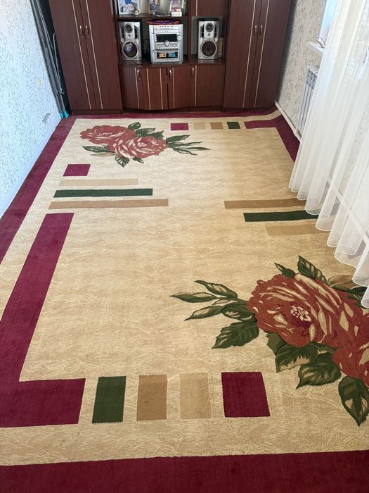 Продам ковер в хорошем состоянии