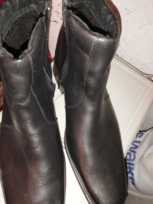 Продавам мъжки боти от естествена кожа