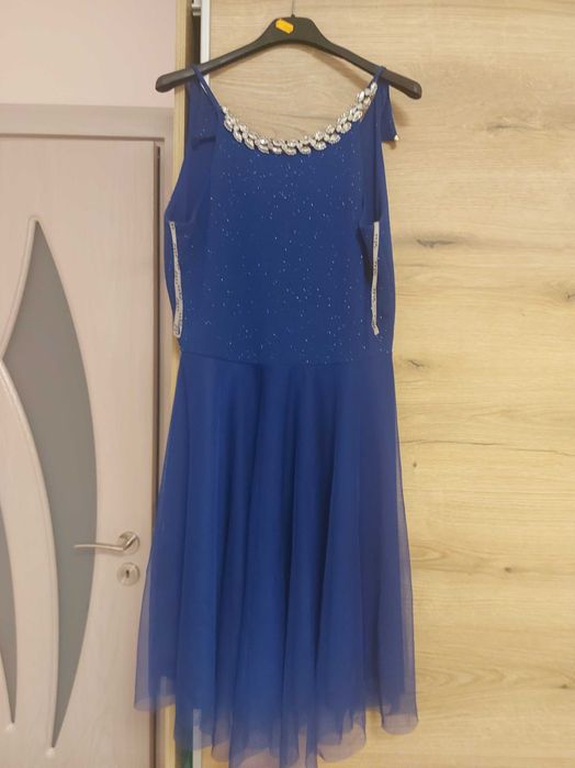 Синя блестяща рокля