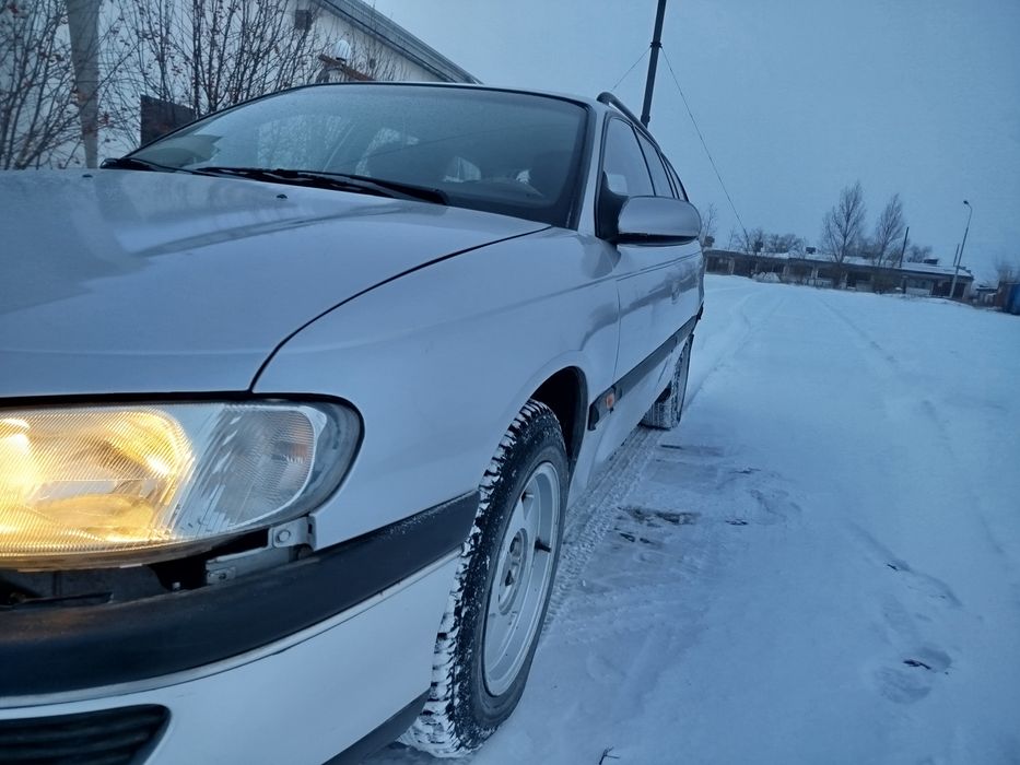 Продам машину Опель омега б