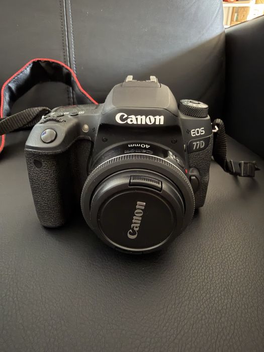 Продавам Canon EOS 77D + 4 обектива + светкавица + подарък фото раница Hama