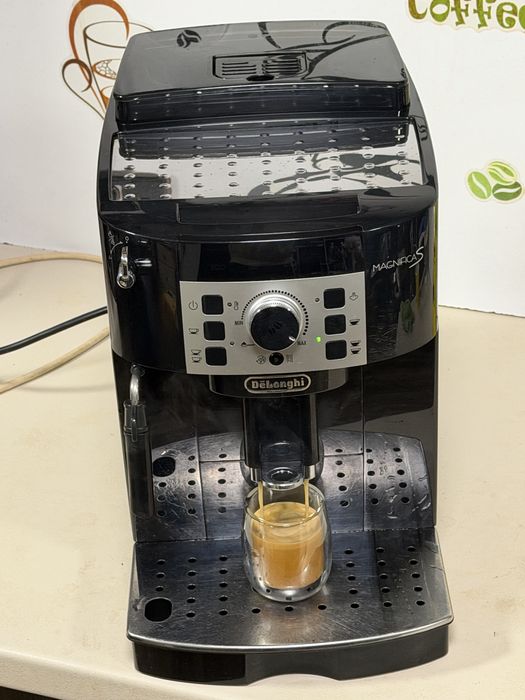 Кафемашина кафе автомат delonghi magnifica S с гаранция