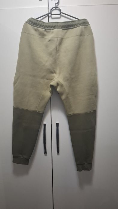 Pantaloni Nike Tech Fleece