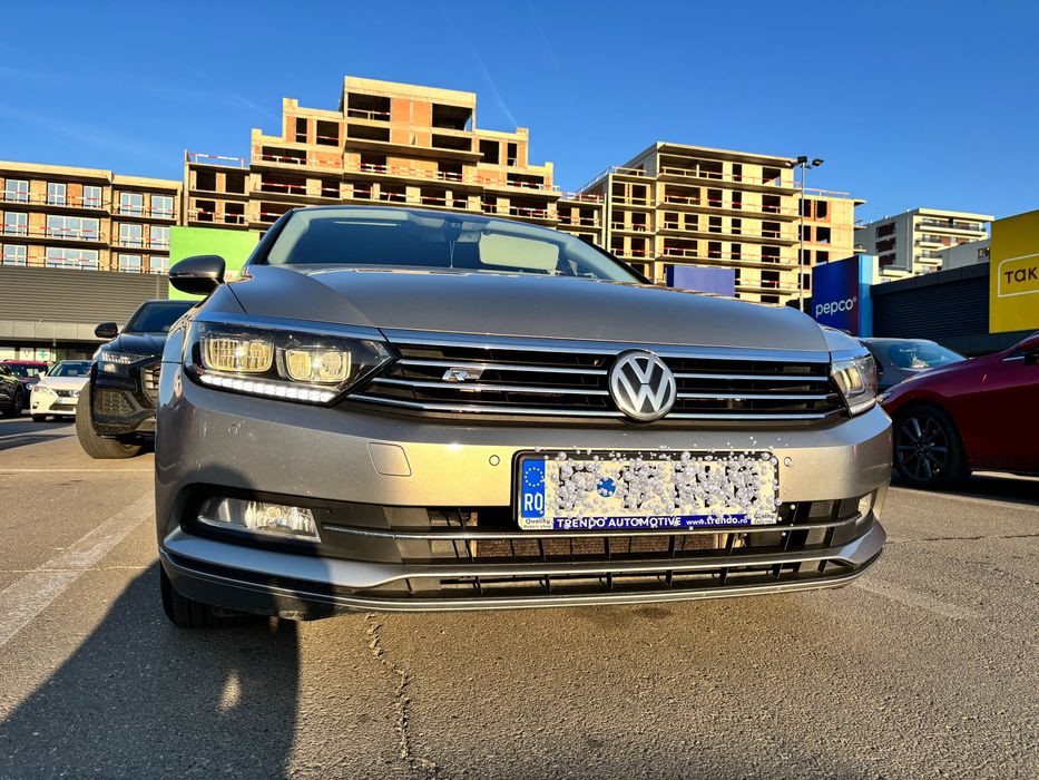 Volkswagen Passat 2.0 TDI DSG R-Line / BlueMotion / unic proprietar RO / 2016
