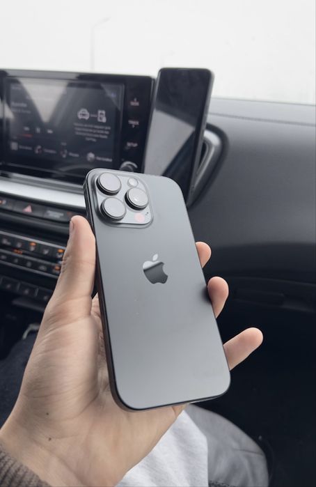 Продам Айфон 16 про