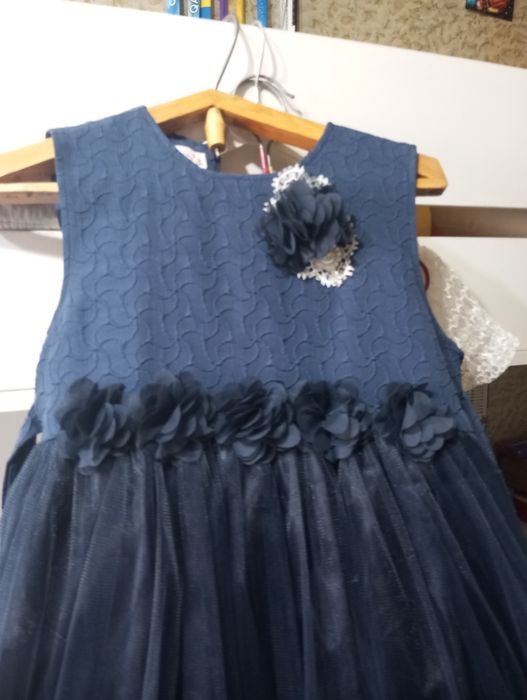 Продам нарядные платья 6-7 лет