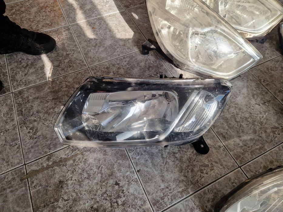 Фарове с счупени уши здрави рефлестжри и слуди