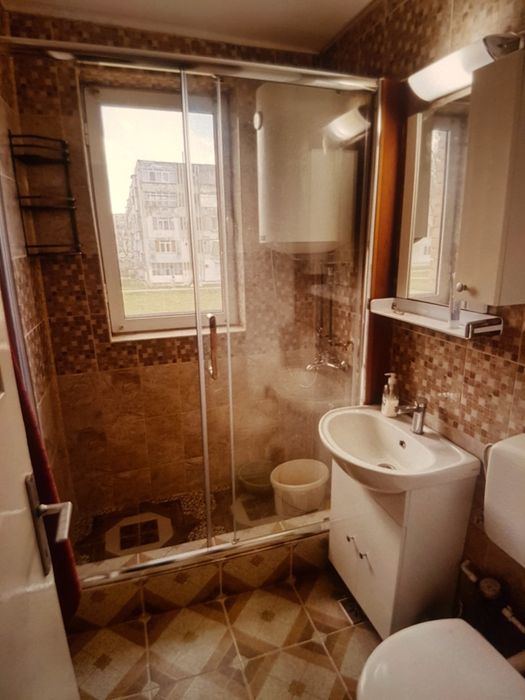 Apartament 2 cam etaj. 1 Moldova Noua