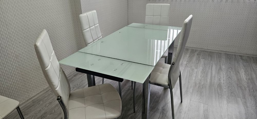 Трапезна маса с шест стола